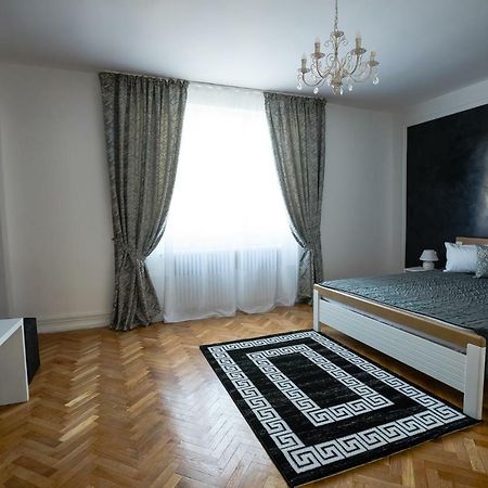 White Spacious Apartment Сибиу Екстериор снимка