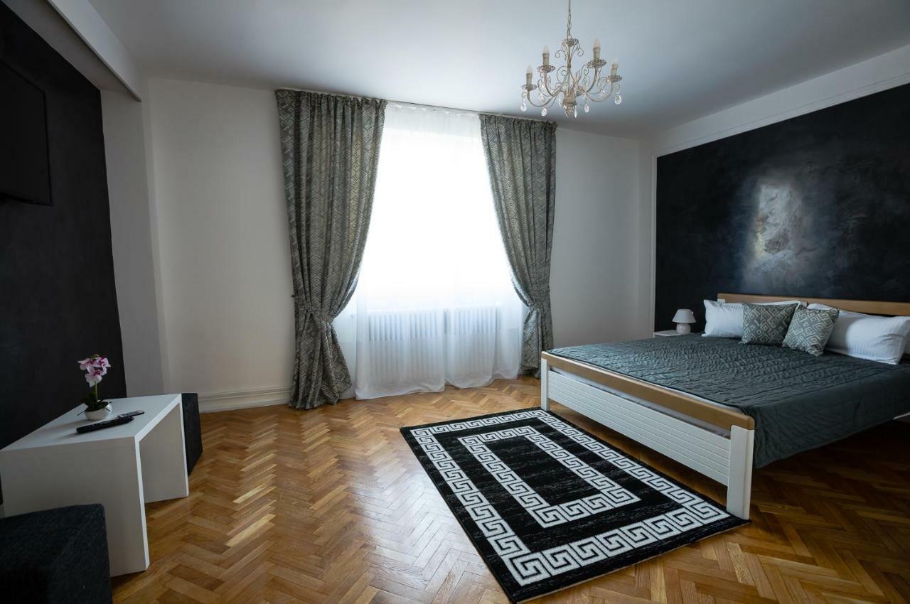 White Spacious Apartment Сибиу Екстериор снимка